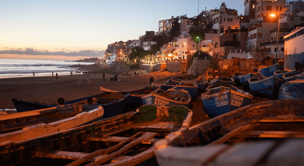 Bateaux dans la plage de Taghazout